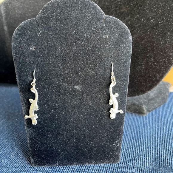 Pewter Gecko Earrings - Picture 1 of 2